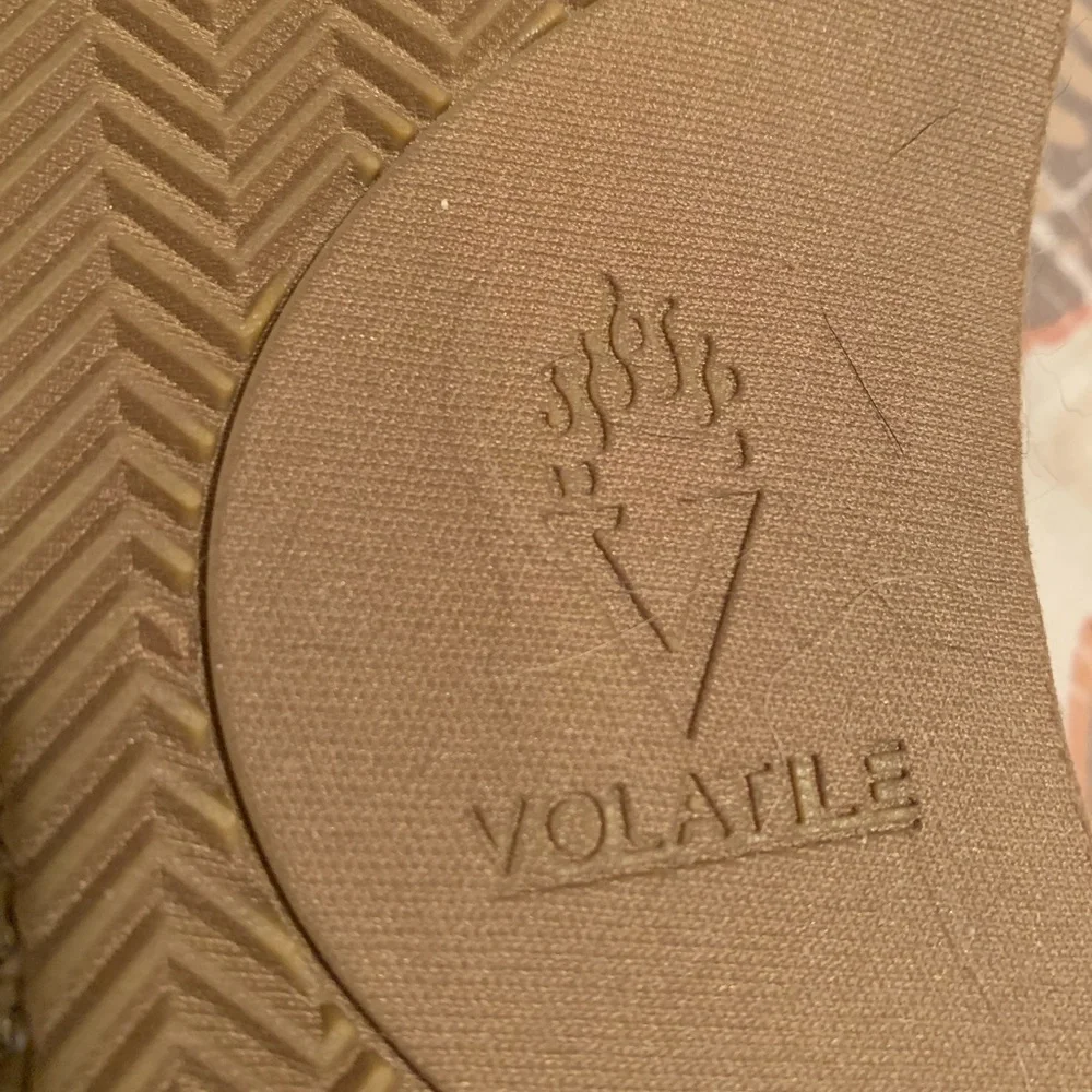 NIB VOLATILE Platform Sandal - Picture 13 of 13